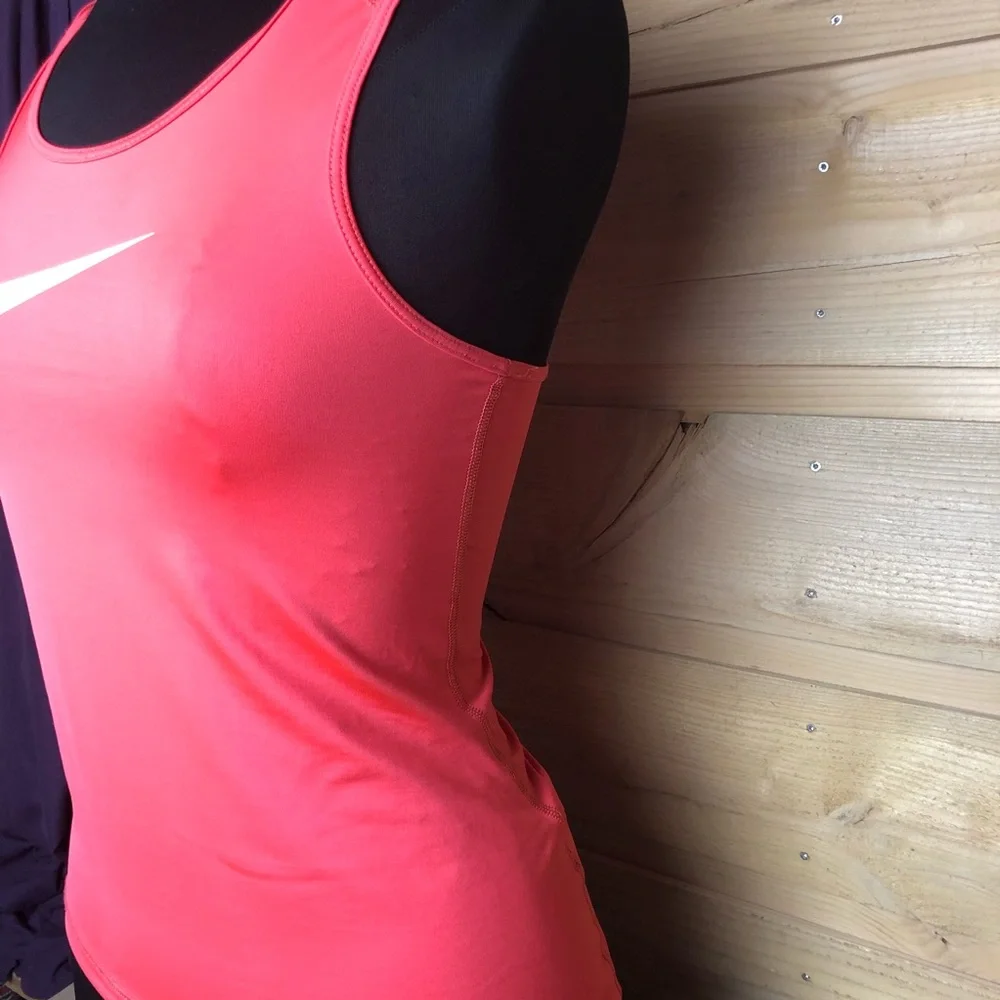 Coral Nike Dry-Fit racer back top size small workout gym activewear running